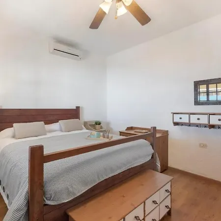 Casa Tenades Адехе